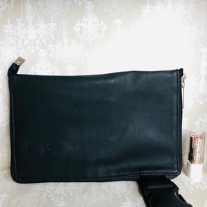 NYX PRO Makeup Artist Belted Brush Organizer